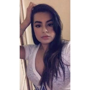 Meet your Posher, Deyanira